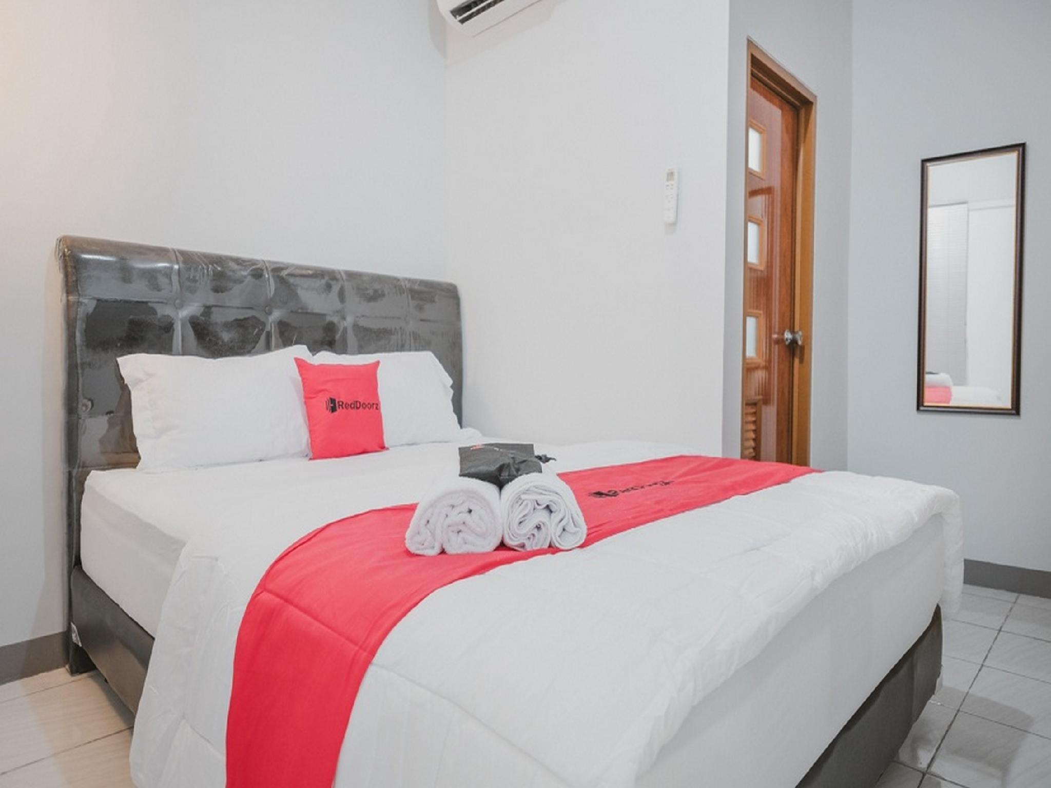Hotel Reddoorz Syariah Near Siloam Hospital Kebon Jeruk Yakarta Exterior foto