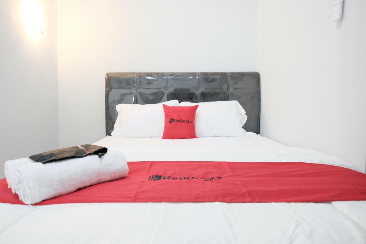Hotel Reddoorz Syariah Near Siloam Hospital Kebon Jeruk Yakarta Exterior foto