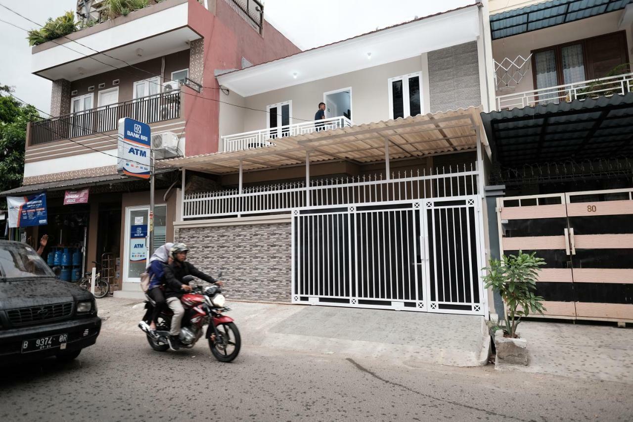 Hotel Reddoorz Syariah Near Siloam Hospital Kebon Jeruk Yakarta Exterior foto